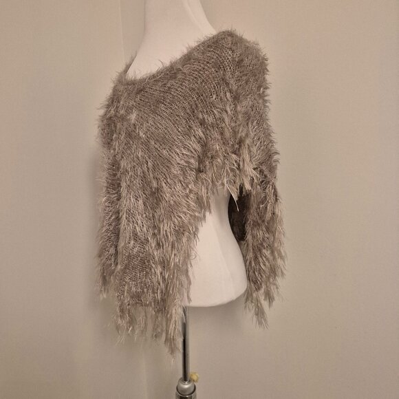 Taupe Sweater Shrug For Comfort and Easy Movement 1 Size - Picture 1 of 6